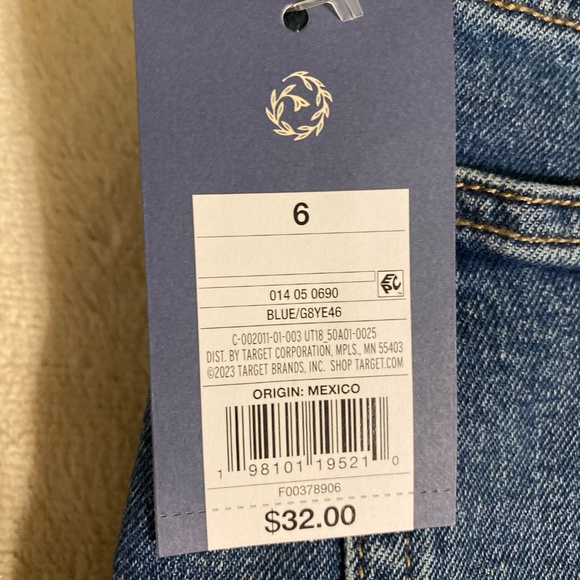 Universal Thread Women's Mid-Rise 80's Slim Fit Jeans - Picture 9 of 9